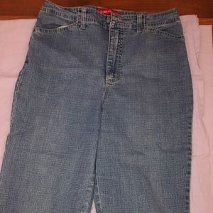 Medium wash denim vintage capri pants